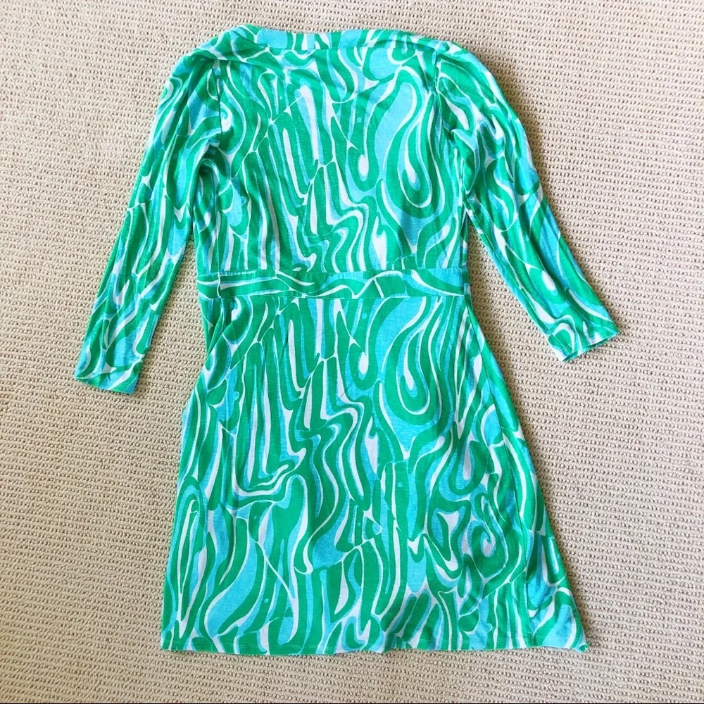 Knit Lilly Pulitzer wrap dress. Classic wrap dress - Picture 4 of 4